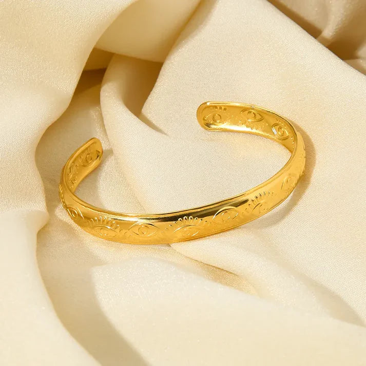 18K Gold-Plated Lady's Evil Eye Cuff Bracelet with a strong eye design, offering protection and adding bold elegance to your accessory collection.