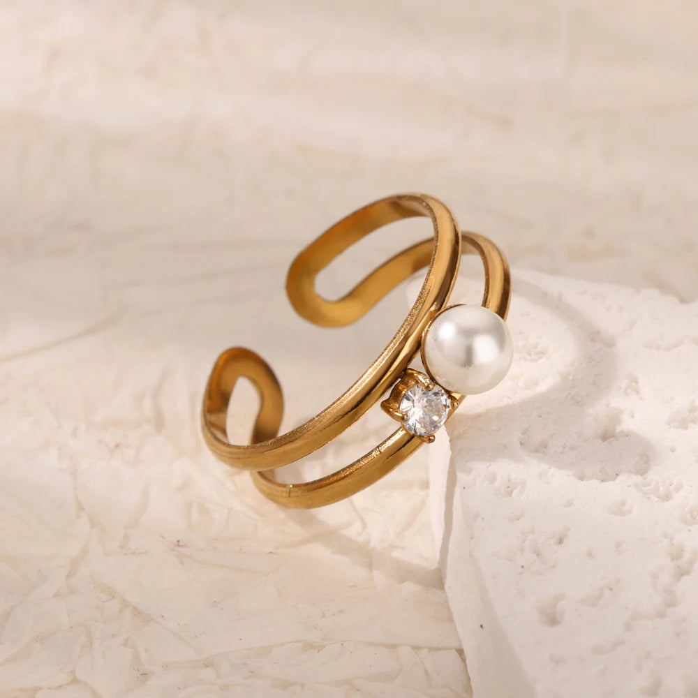 Stylish Double Band Pearl Ring, 18K gold-plated, featuring a pearl and crystal for a sleek, adjustable design that adds elegance to any look.
