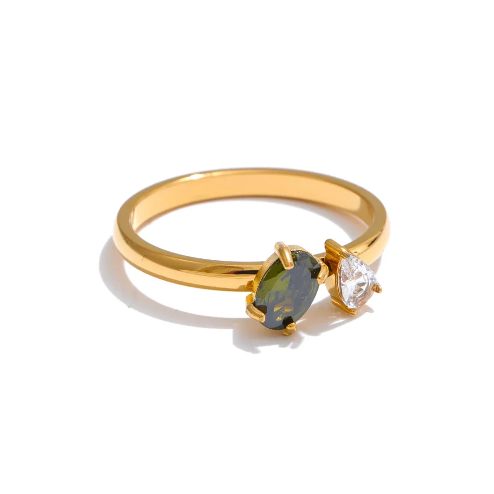 What Is a Promise Ring? Meaning, Etiquette, and How It Differs From an Engagement Ring