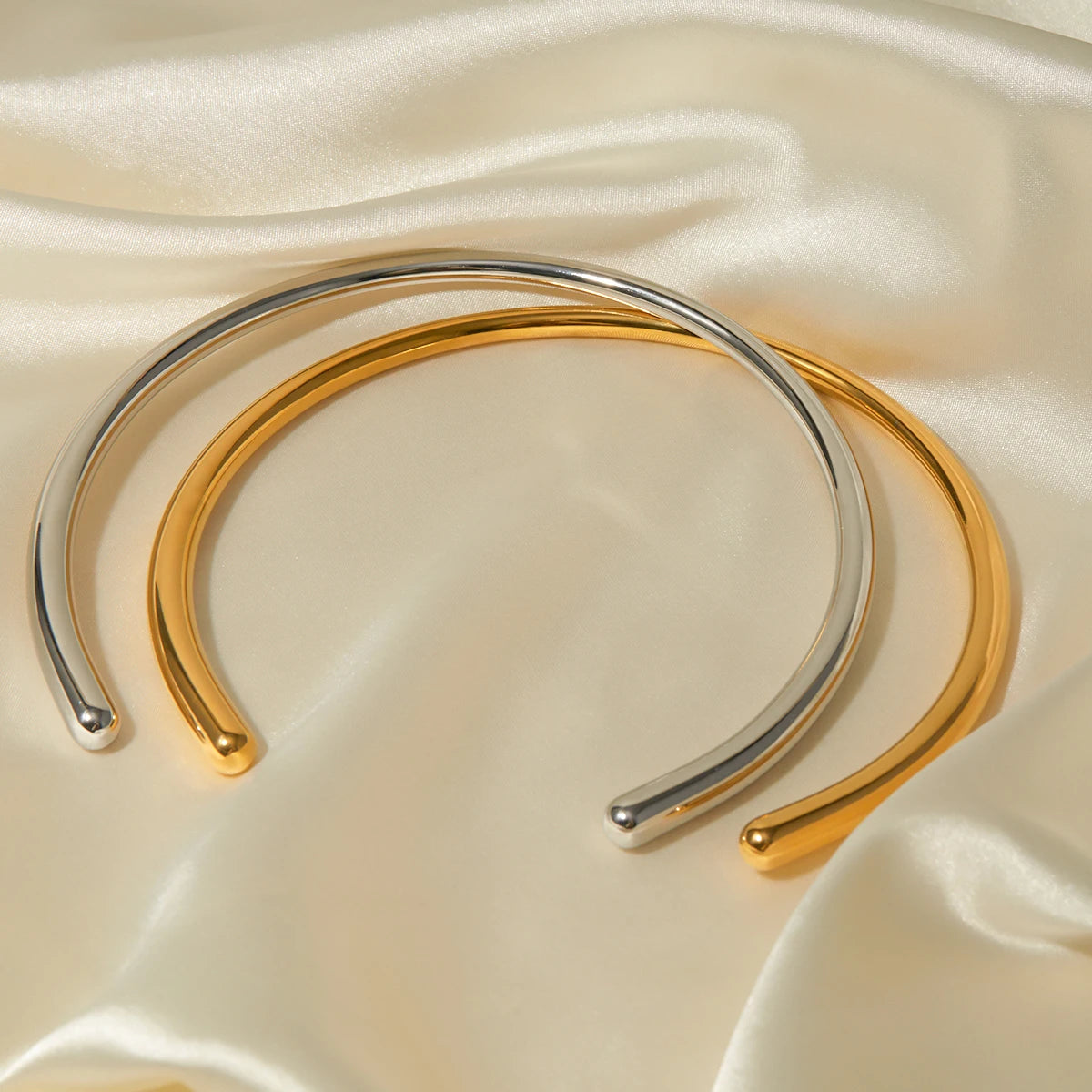 Minimalist Glossy Collar Necklace – Waterproof 18K Gold Plated Necklace | Ezra Gems