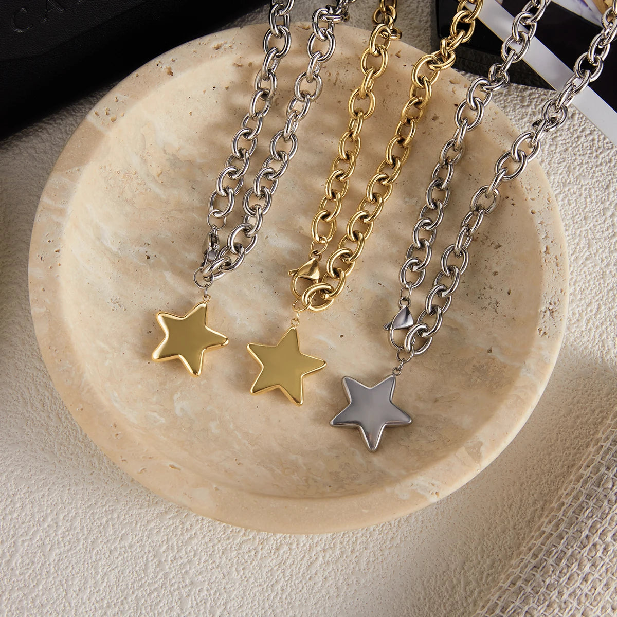Smooth Star Pendant Necklace – Waterproof 18K Gold Plated Necklace | Ezra Gems