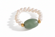 Pearl bracelet with a green stone, showing measurements on a white background