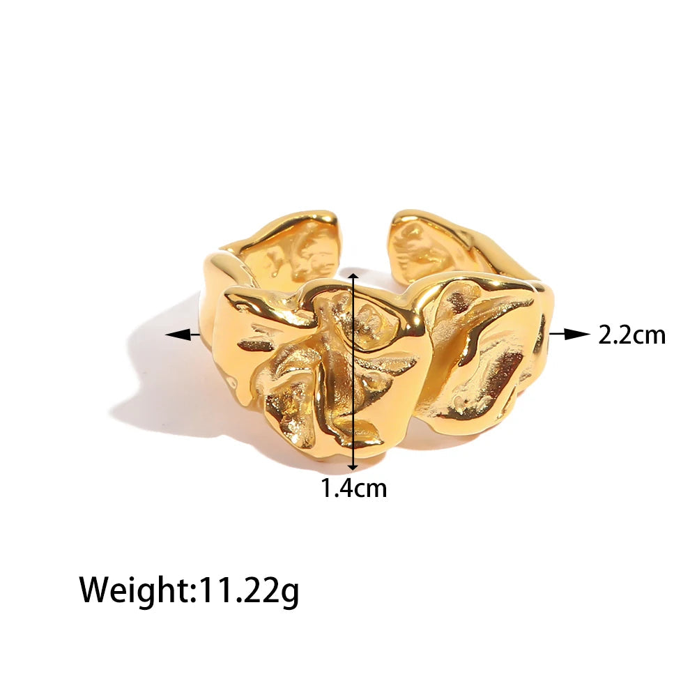 Gold ring with measurements and weight details on a white background