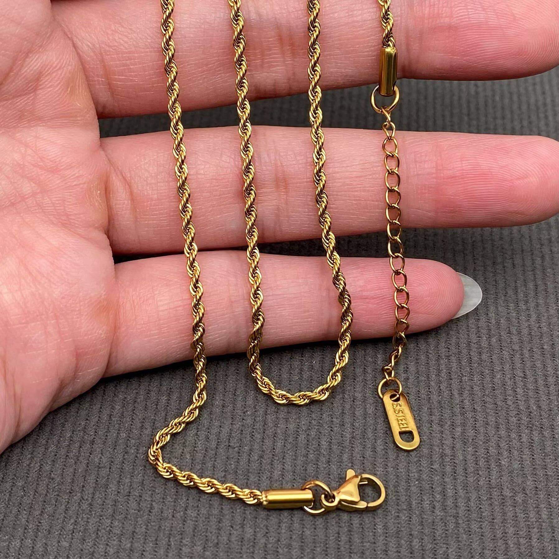 Gold plated twist chain necklace for women made of stainless steel with secure lobster clasp, ideal for daily wear.
