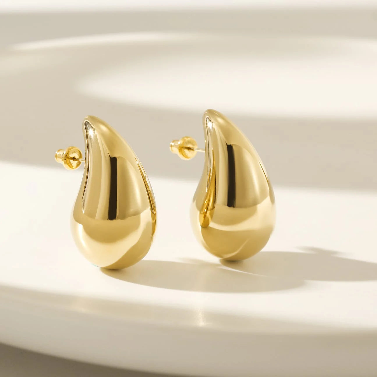 Chic water drop earrings in gold with 18k plating, ideal for stylish and lightweight everyday wear.