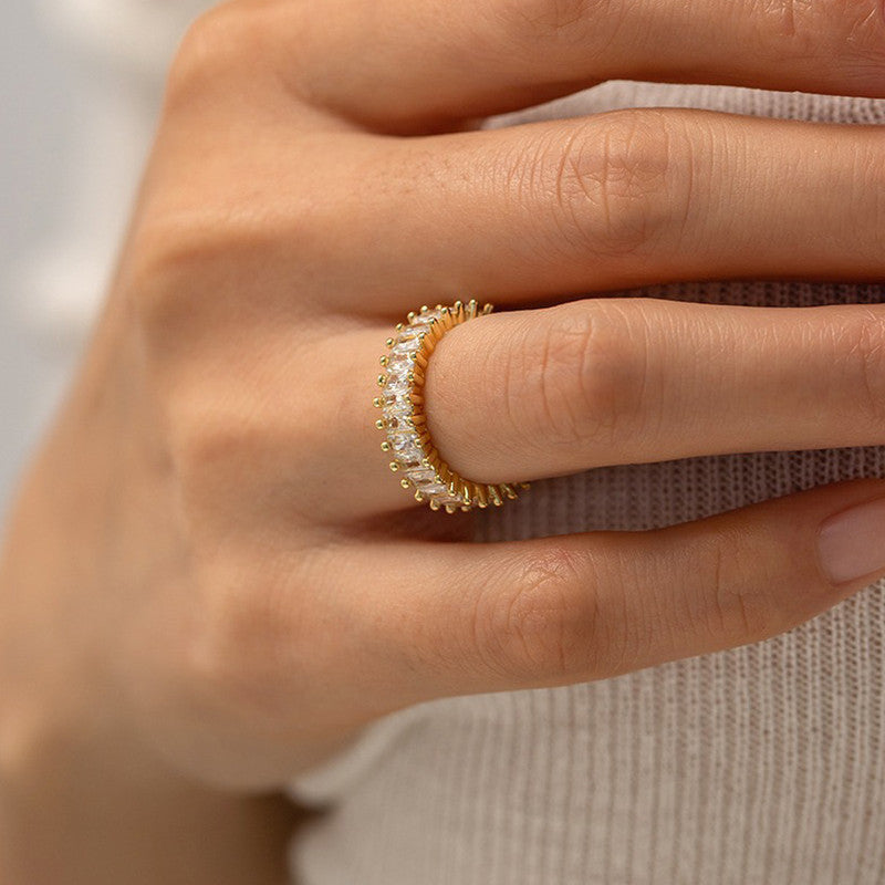 Front view of gold-plated crystal ring with sparkling stones, adjustable and elegant for daily or occasion wear.