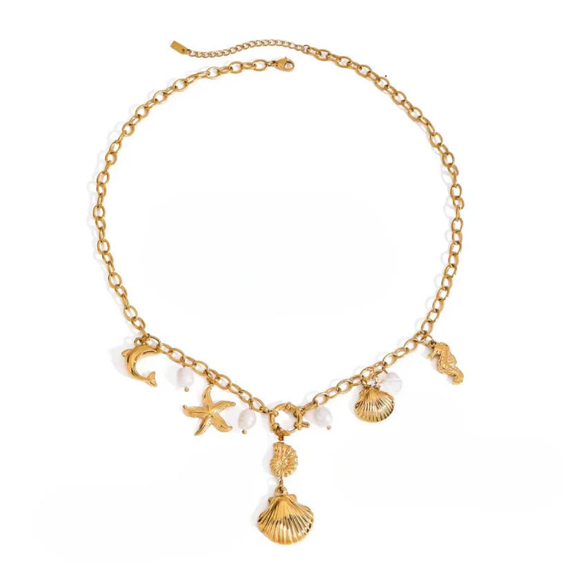 Seahorse starfish shell pendant necklace in 18k gold, ocean-inspired design perfect for beach lovers and everyday elegance